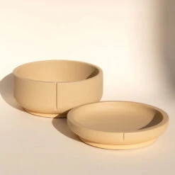 PINO - CLASSIC FEEDER - CAMEL BROWN - SOLID -Pet Emporium 2 025c2c68 7684 4fe5 9634 7b3867ae5e98